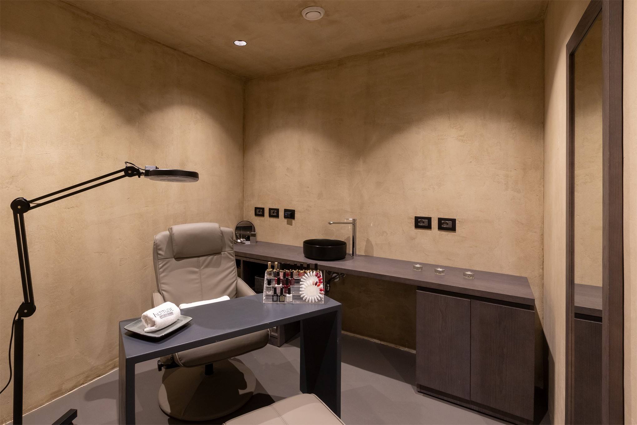 Postazione manicure e estetica