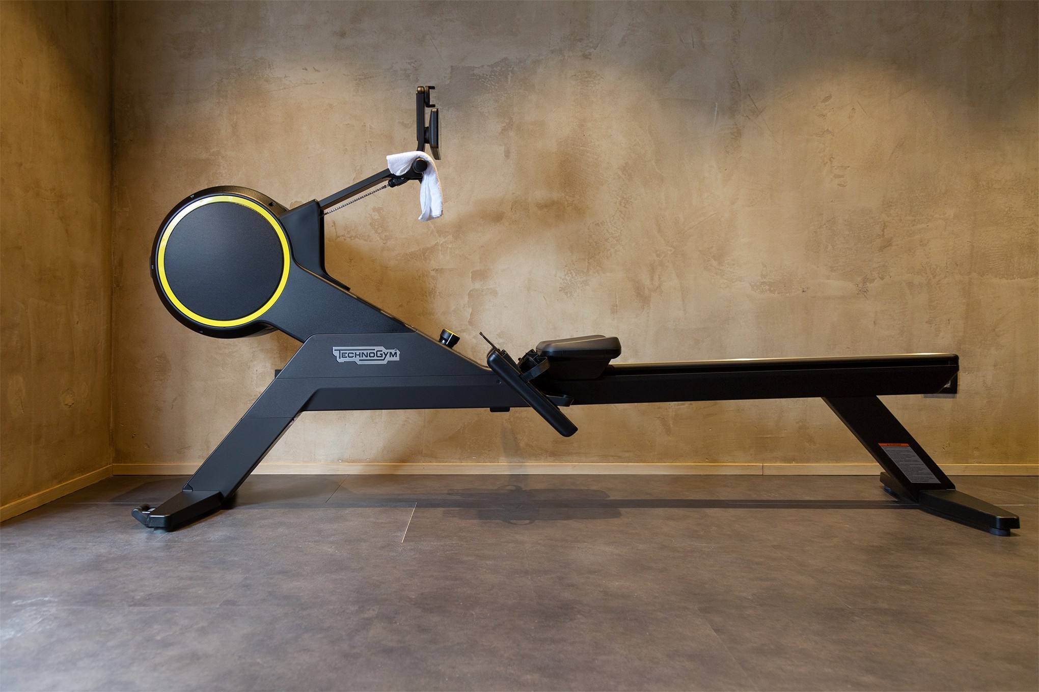 Vogatore Technogym in palestra