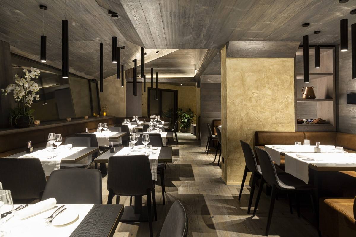 Sala ristorante con luci sospese